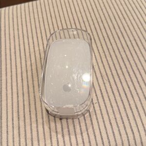 Apple Wireless Mouse - Elegant White Finish